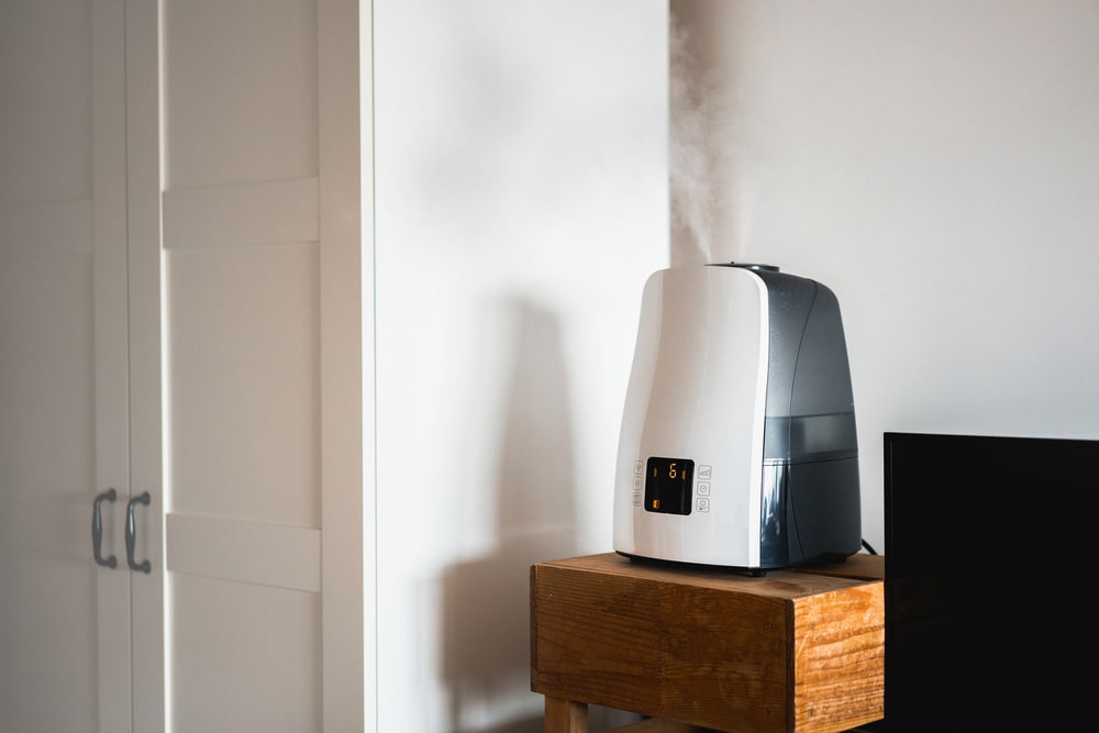 can you add hot water to cool mist humidifier