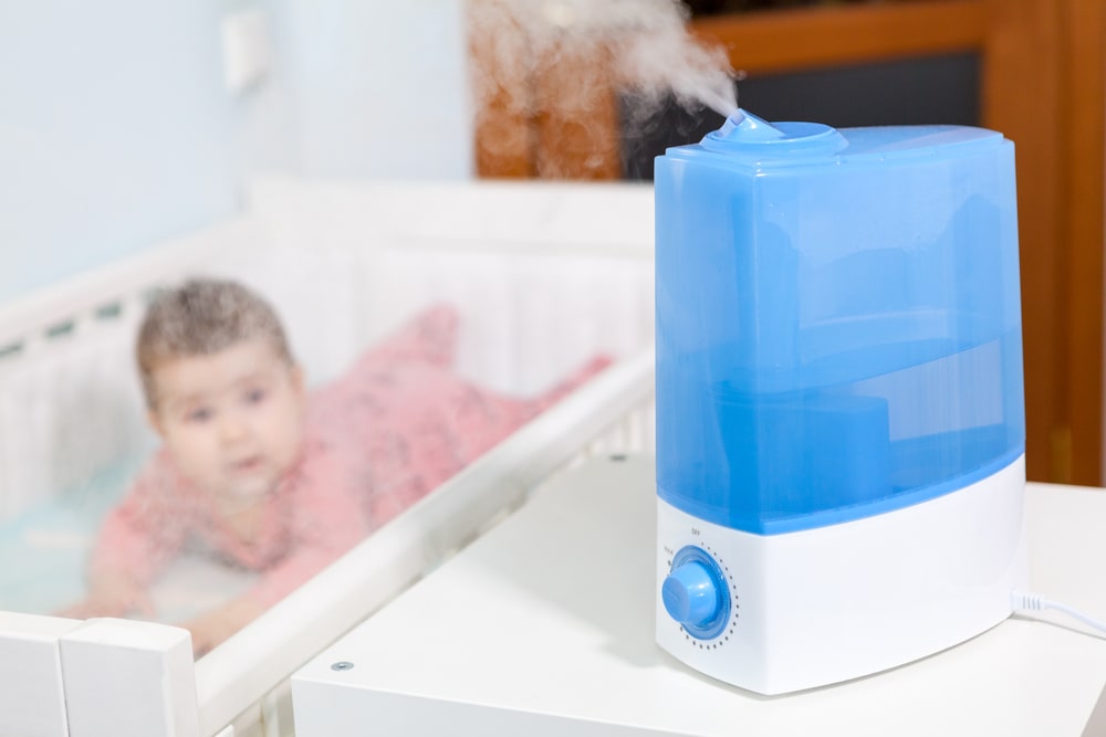do you put hot or cold water in a humidifier