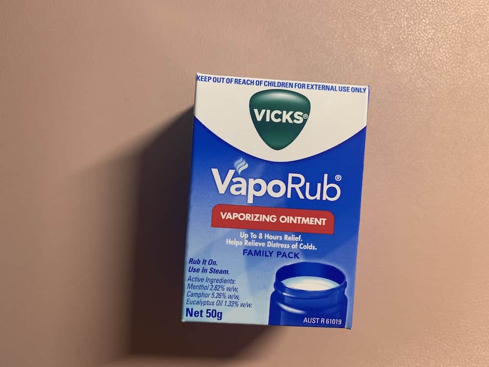 what is Vicks vaporub