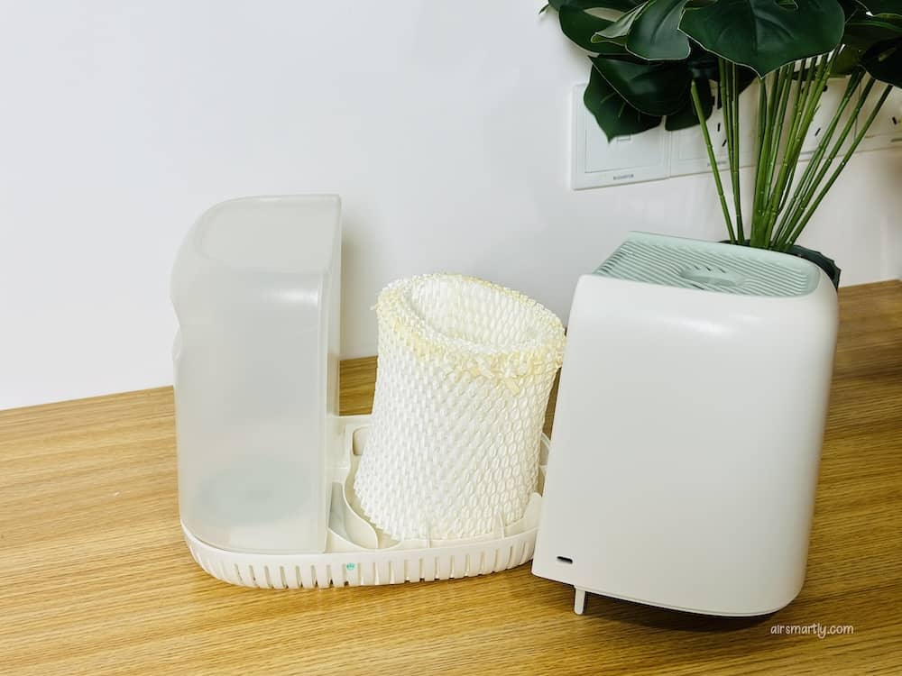 What does a humidifier filter do