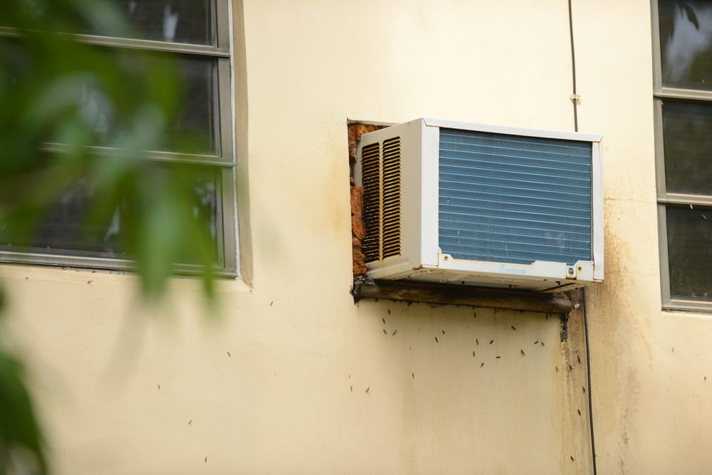 window air conditioner freezing up